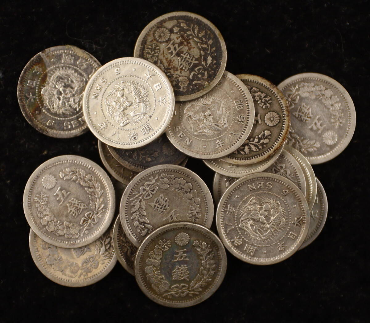 竜5銭銀貨 20枚 まとめて おまとめ 20銭 銀貨 古銭 コイン 硬貨の画像1