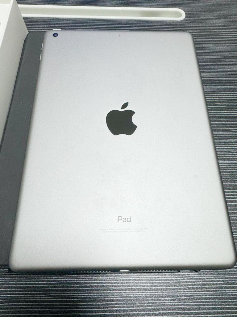 Apple 9.7インチ iPad 第6世代 Wi-Fiモデル 32GB スペースグレイ [MR7F2J/A]タブレット _画像3