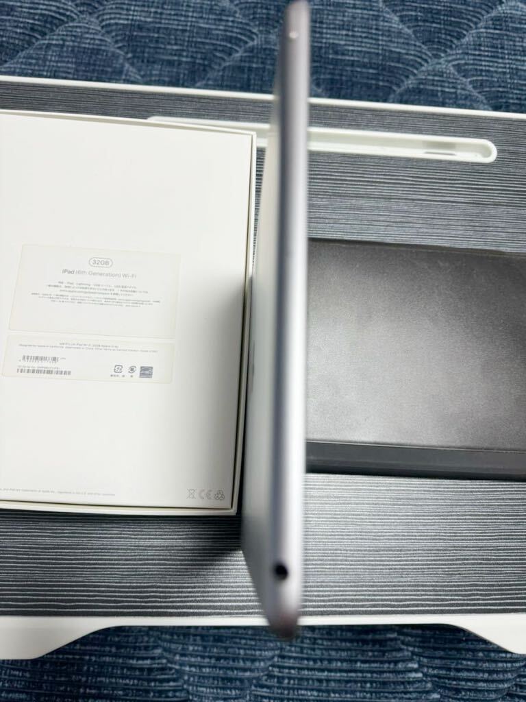 Apple 9.7インチ iPad 第6世代 Wi-Fiモデル 32GB スペースグレイ [MR7F2J/A]タブレット _画像5