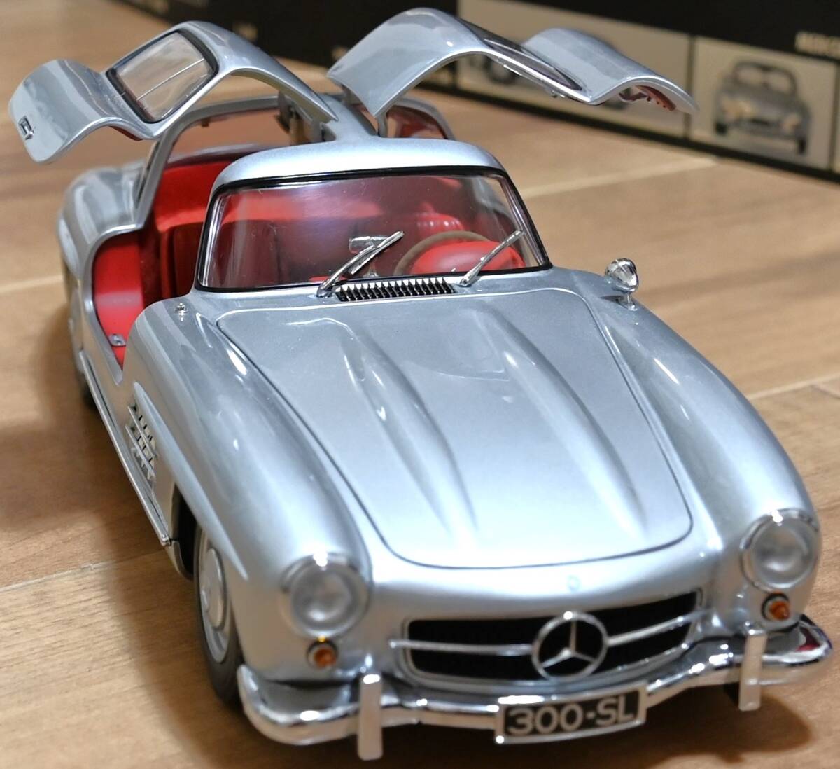 ミニチャンプス 1/18 メルセデスベンツ 300SL 1954 ガルウイング シルバー/赤内装 初版 ブラインドボックス 品番 180 039000 _画像1