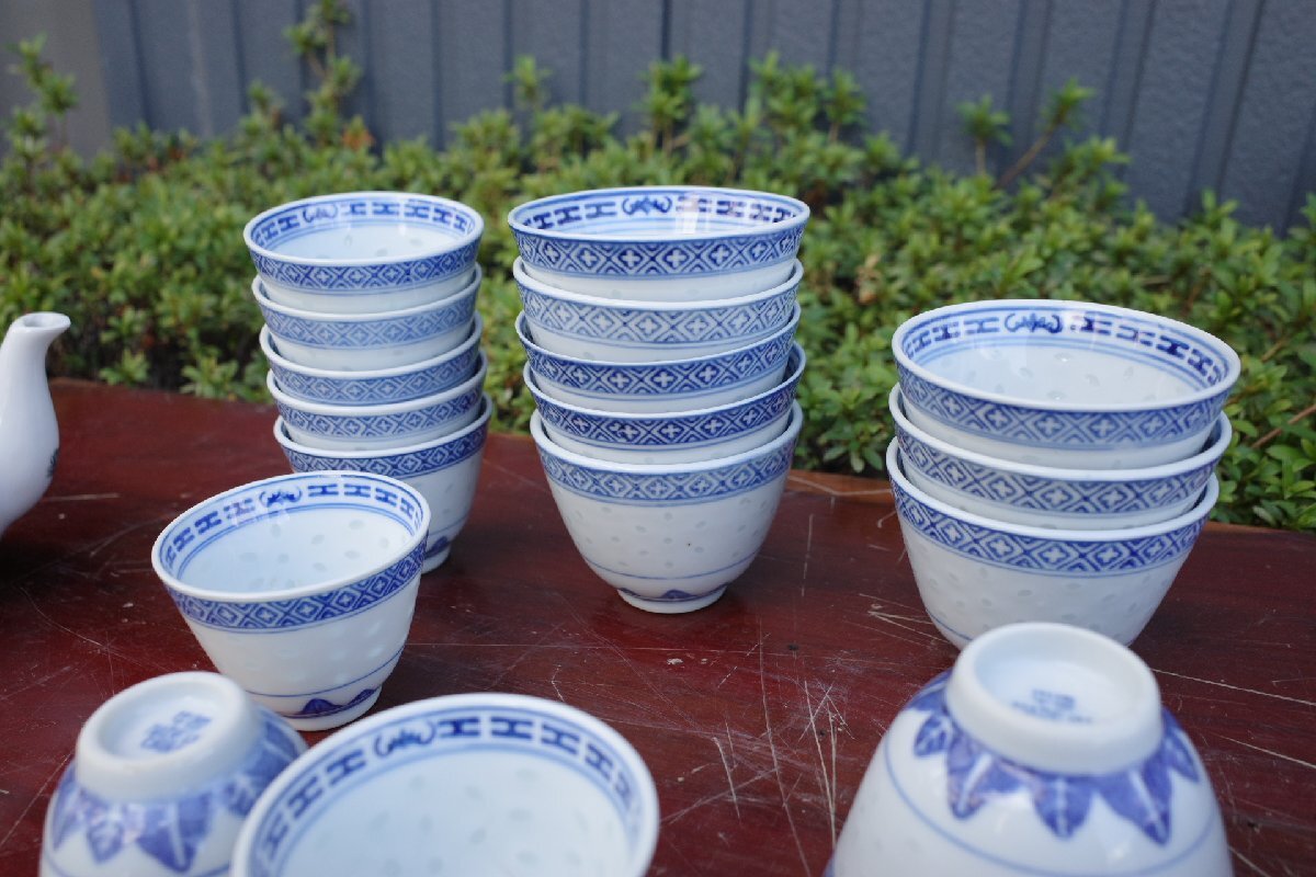 染付 茶器 Yahoo!オークション - 中国 景徳鎮製 染付蛍手 陶器の茶器 20点