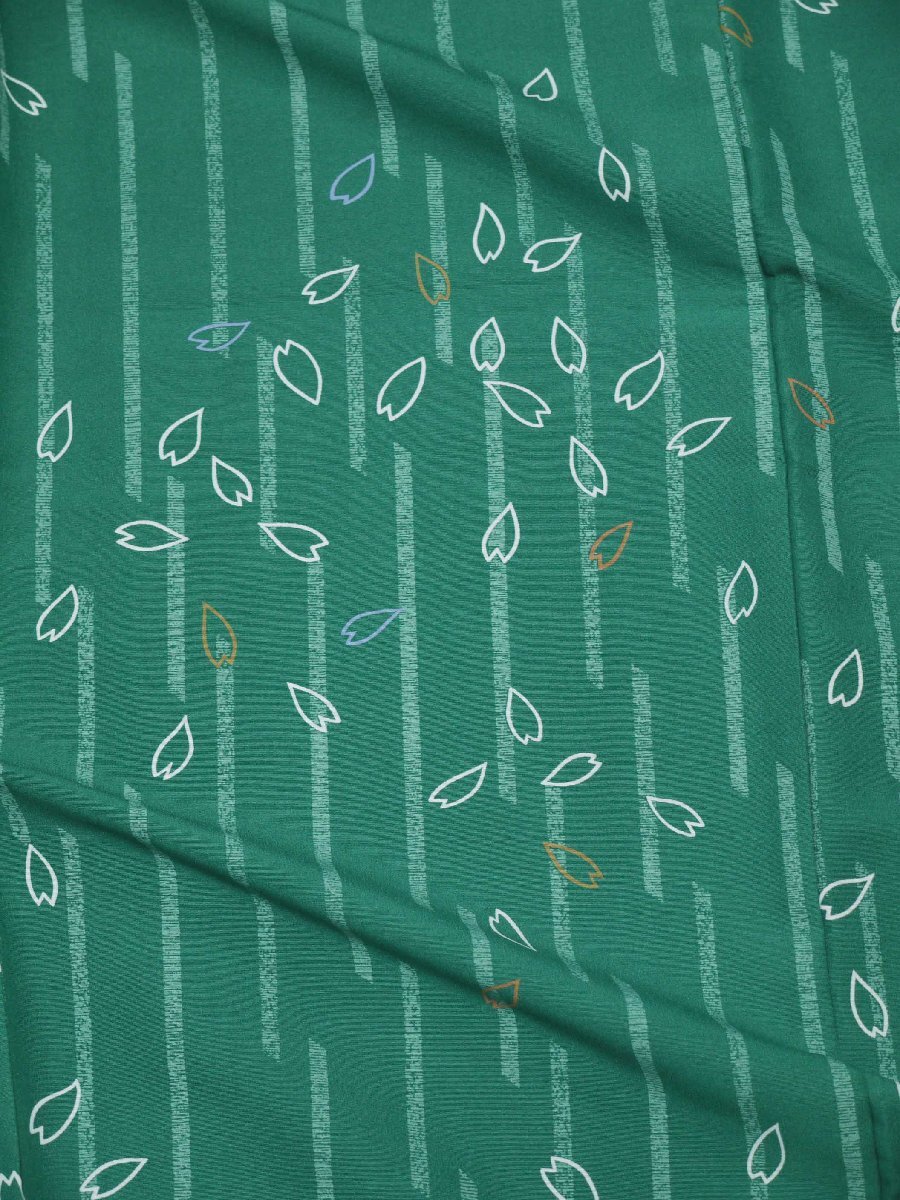 《花小袖》単衣 小紋 洗える着物【コウヤ】緑地 途切れ縞に桜花びら散らし・163㎝ 未着用の画像4