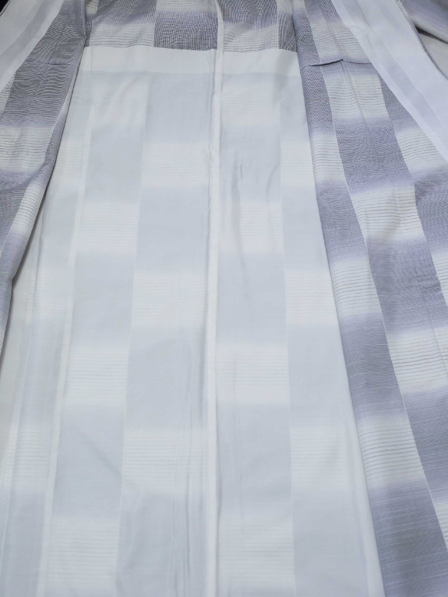 《花小袖》単衣 紬；白地 黒紫暈しで市松 織出の画像6