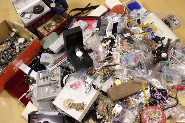 当店だけの限定モデル 37500円 解体屋さんからの買取品 腕時計やアクセサリー 買い取っ アナログ(自動巻き)