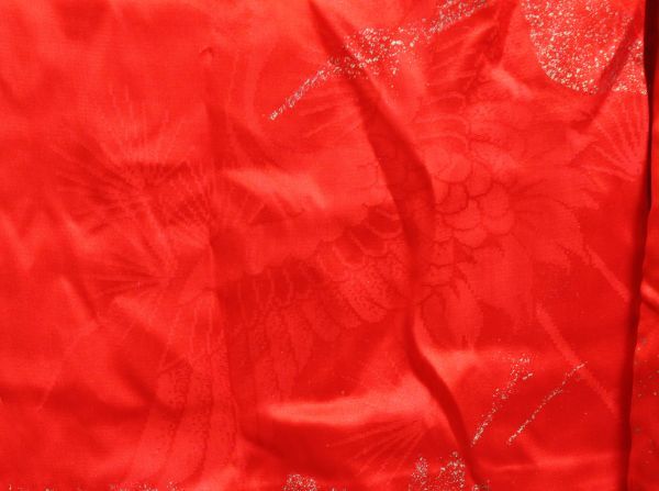 古い鶴の模様に赤色の長襦袢 金彩 赤襦袢 着物 古布 厚手 藍染 古裂 リメイク 麻 木綿 羽織 n910_画像4