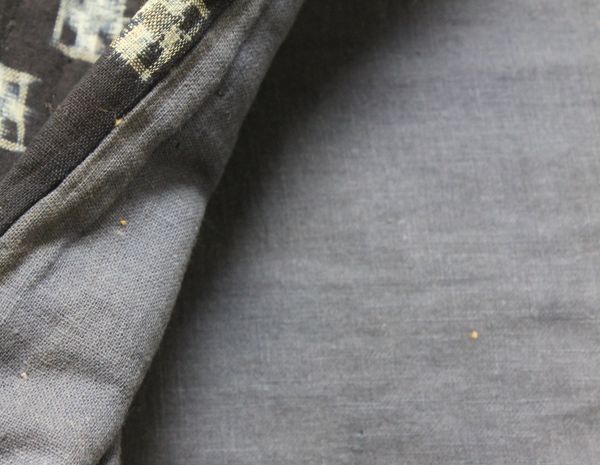 古い木綿の羽織 備後絣 子供用の羽織 絣 着物 古布 厚手 藍染 古裂 リメイク 麻 木綿 はんこ 半纏 n904の画像10