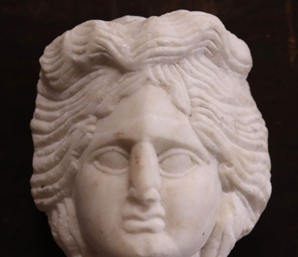 西洋アンティーク 白砡のような材質の石彫の顔 オブジェ 古代ローマ彫刻 ｎ522の画像2