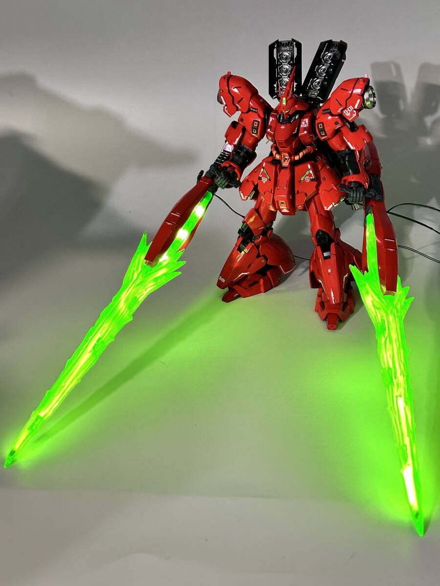 ガンダムベース限定RG1/144MSN-04FFサザビー　塗装済み電飾完成品　付属品多数追加_画像1