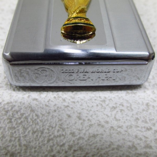 着物10 ZIPPO ジッポー オイルライター FIFA ワールドカップ 2002 シルバー / ゴールド 動作確認済 きれいめ ブランド品 [同梱可] ☆☆☆の画像3