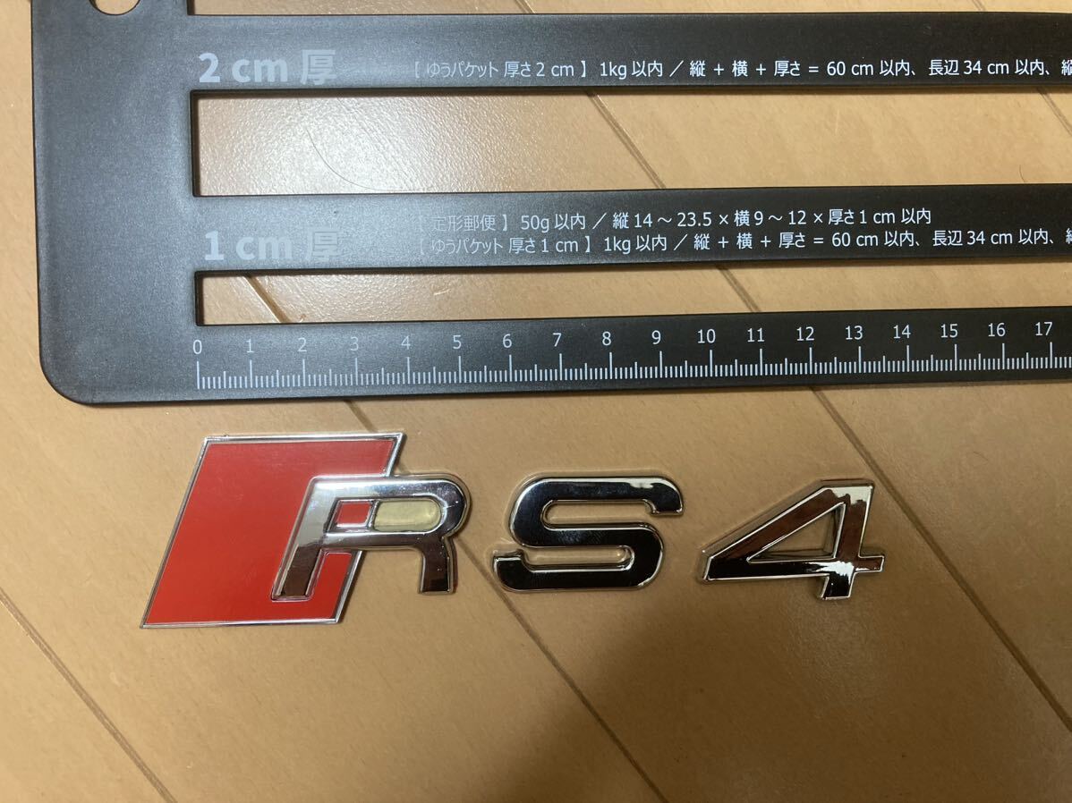 アウディ　RS4 エンブレム_画像1