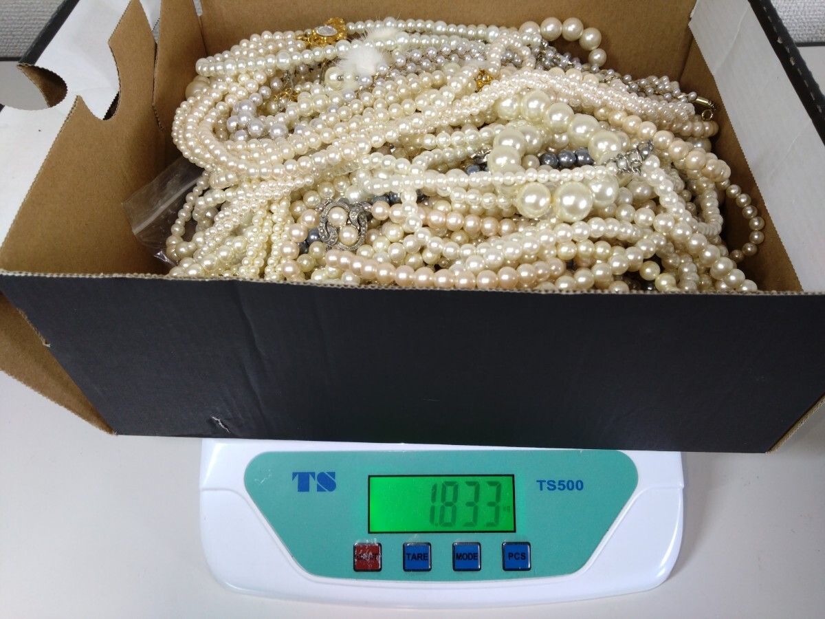 【E】ネックレス アクセサリー ブレスレット パール 真珠 イミテーション まとめて まとめ売り 約1.8kgの画像2