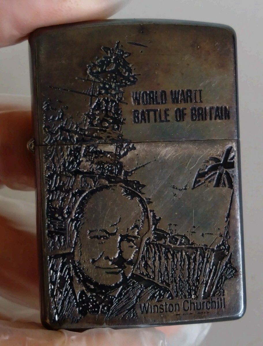 ZIPPO WORLD WARⅡ BATTLE OF BRITAIN Winston Churchill オイルライター Zippo ジッポー ジッポ 喫煙具 ライター サビ 中古 の画像1