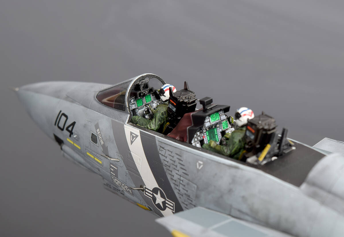 ◇リアルモデル 完成品 1/48 タミヤ F-14D VF-2 トムキャット バウンティハンターズ(ロービジVer)◇_画像5