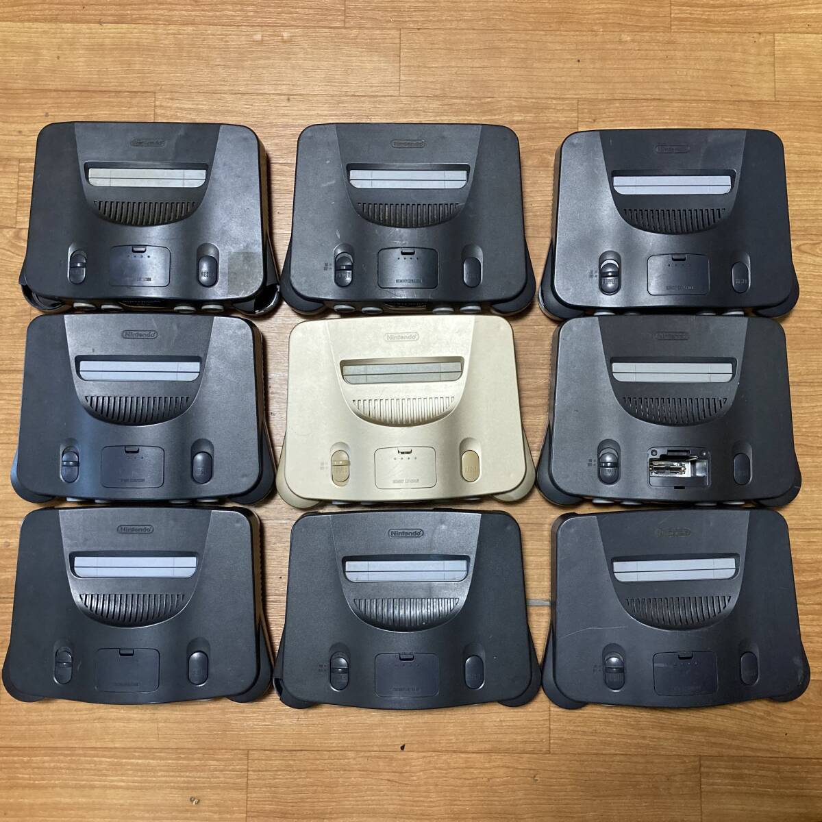 7000円 Nintendo 64 本体 9台 セット まとめ N64 部品取り 7000円 Nintendo 64 本体 9台 セット まとめ N64 部品取り