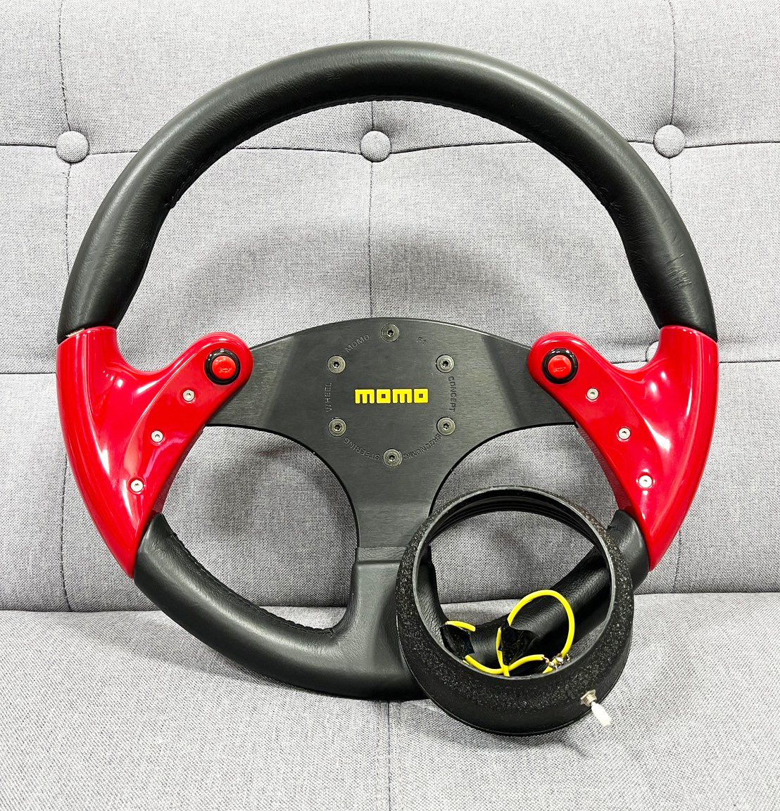 希少・当時物・MOMO・モモ・ステアリングKBA70068(旧車 希少・当時物・MOMO・モモ・ステアリングKBA70068(旧車