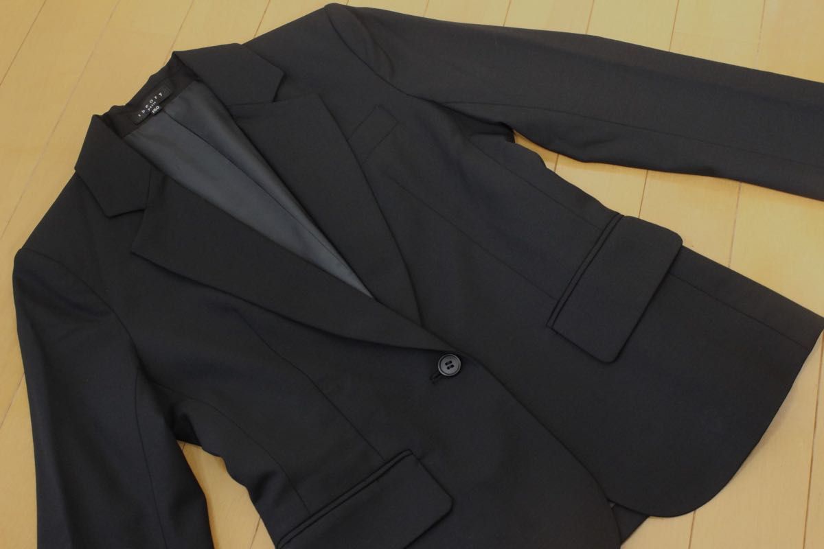 極美品　ほぼ未使用　セオリーブラックスーツ 極美品ほぼ未使用セオリーブラックスーツ