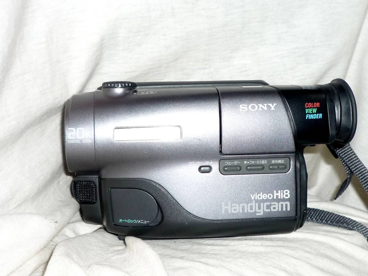 ソニー Hi8ビデオカメラ CCD-TR11 劣化バッテリー付き・動作品難ありの画像2