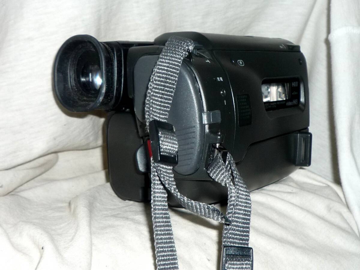 ソニー Hi8ビデオカメラ CCD-TR11 劣化バッテリー付き・動作品難ありの画像3
