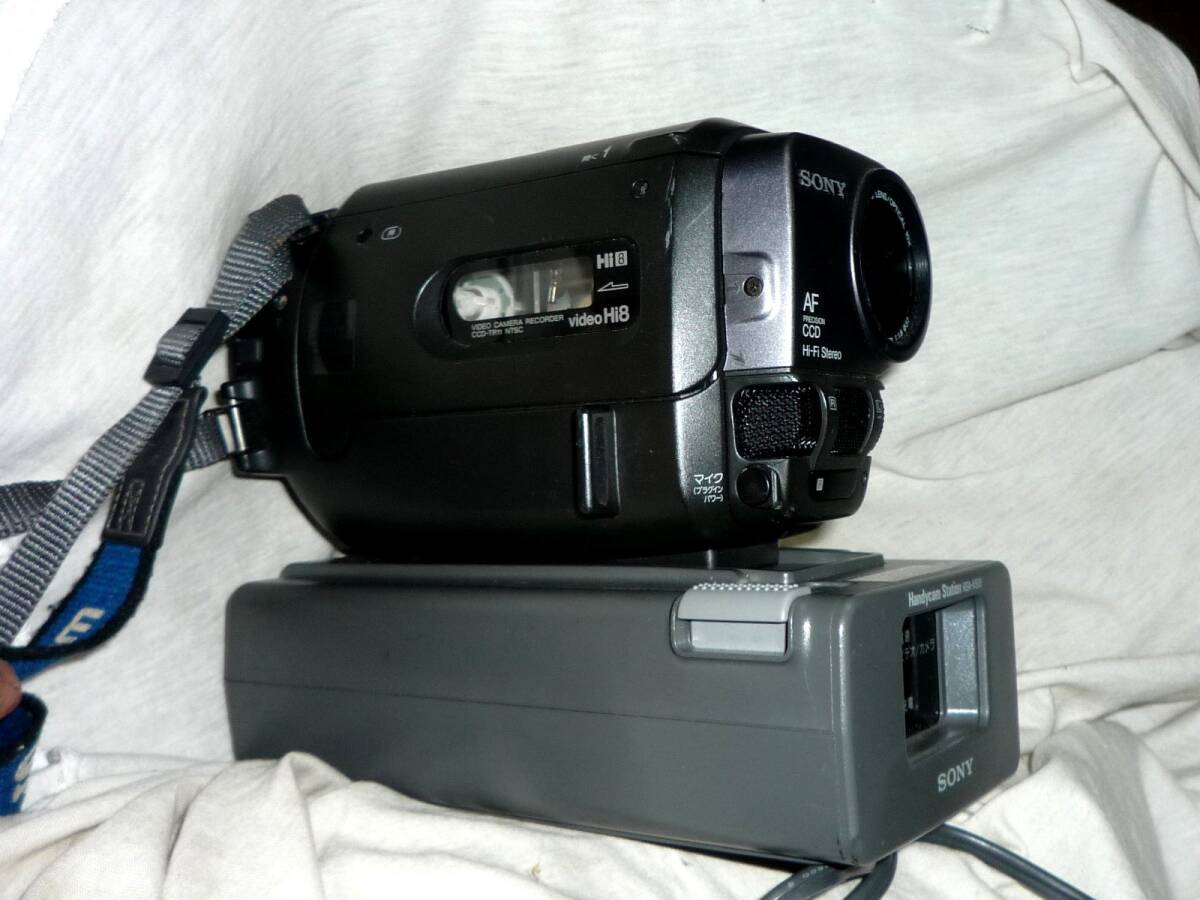 ソニー Hi8ビデオカメラ CCD-TR11 (バッテリー、ハンディーカムステーション付き)動作品の画像5