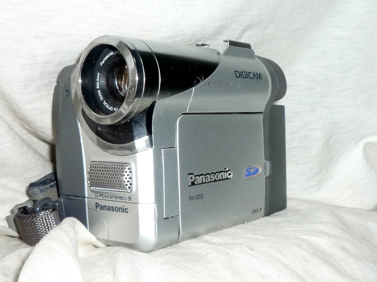 パナソニック デジタルビデオカメラ NV-GS5 (劣化バッテリー付き・動作品)液晶表面劣化の画像1