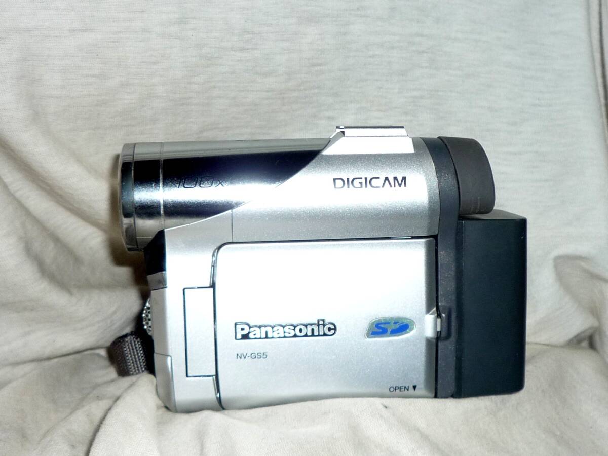 パナソニック デジタルビデオカメラ NV-GS5 (劣化バッテリー付き・動作品)液晶表面劣化の画像2