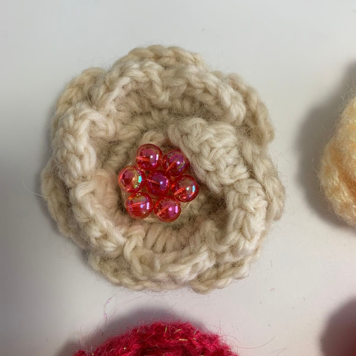 手編みブローチ等のお花の素材