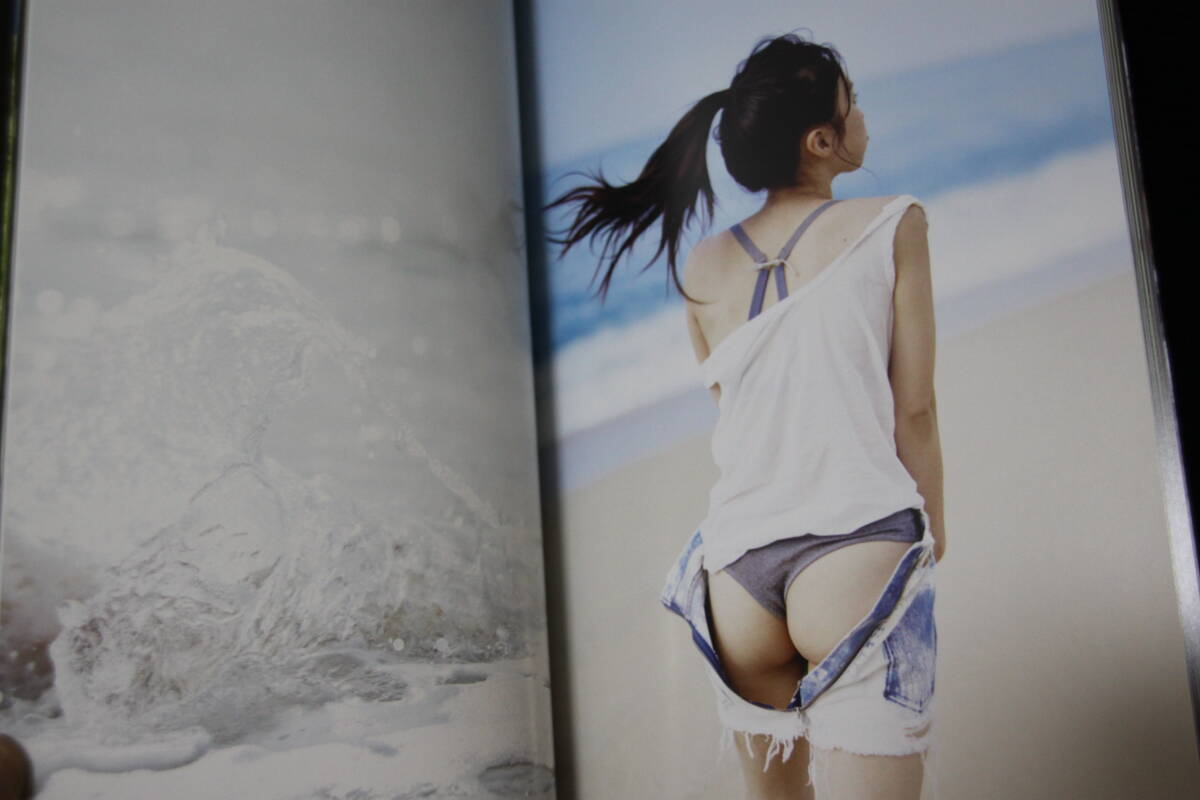 セット品＜Last of Summer、Etude 2冊一括＞梅田彩佳写真集、帯・ポストカード・生写真付、AKB48・NMB48、Tバックお尻くい込みの画像7