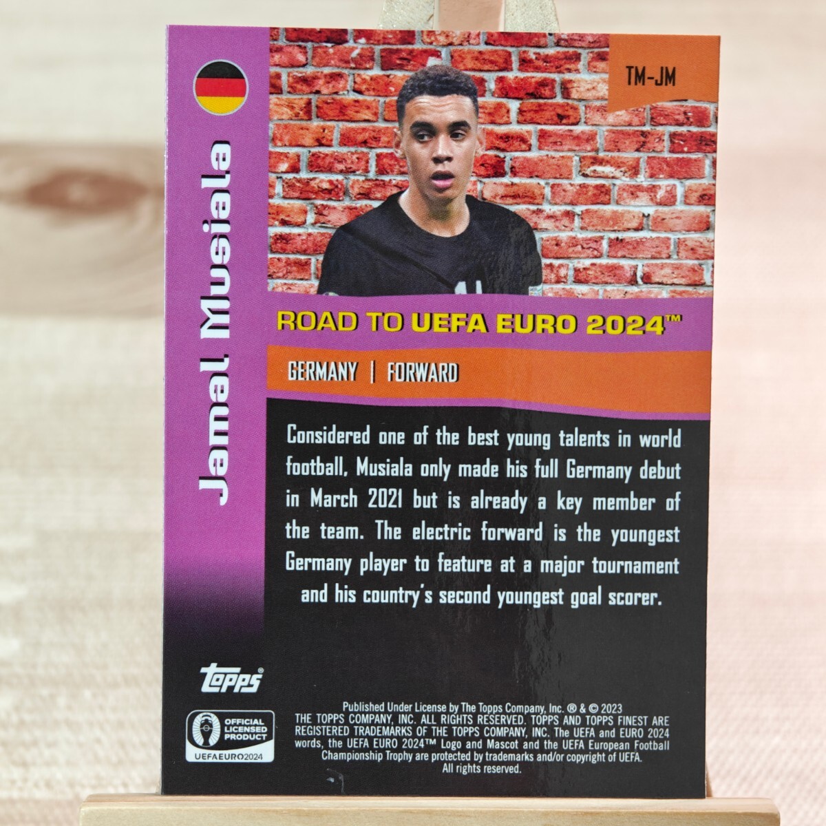ジャマル・ムシアラ 2023-24 Topps Finest Road To UEFA EURO Jamal Musiala The Man Case Hit SPの画像2