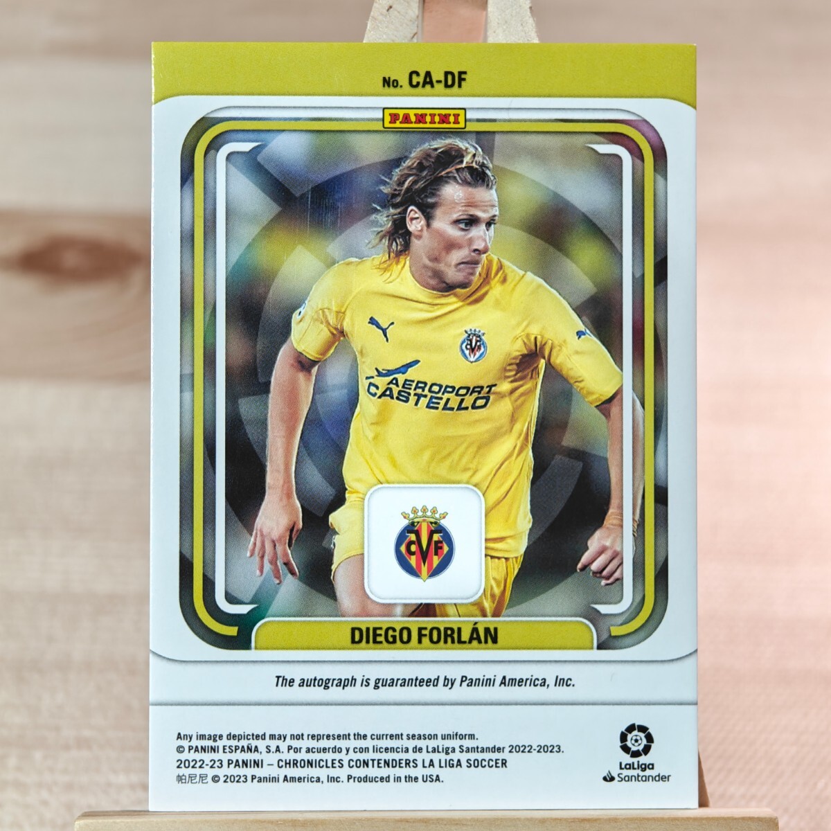 99枚限定 ディエゴ・フォルラン 2022-23 Panini Chronicles Contenders Diego Forlan 32/99 Villarreal 直筆サインカードの画像2