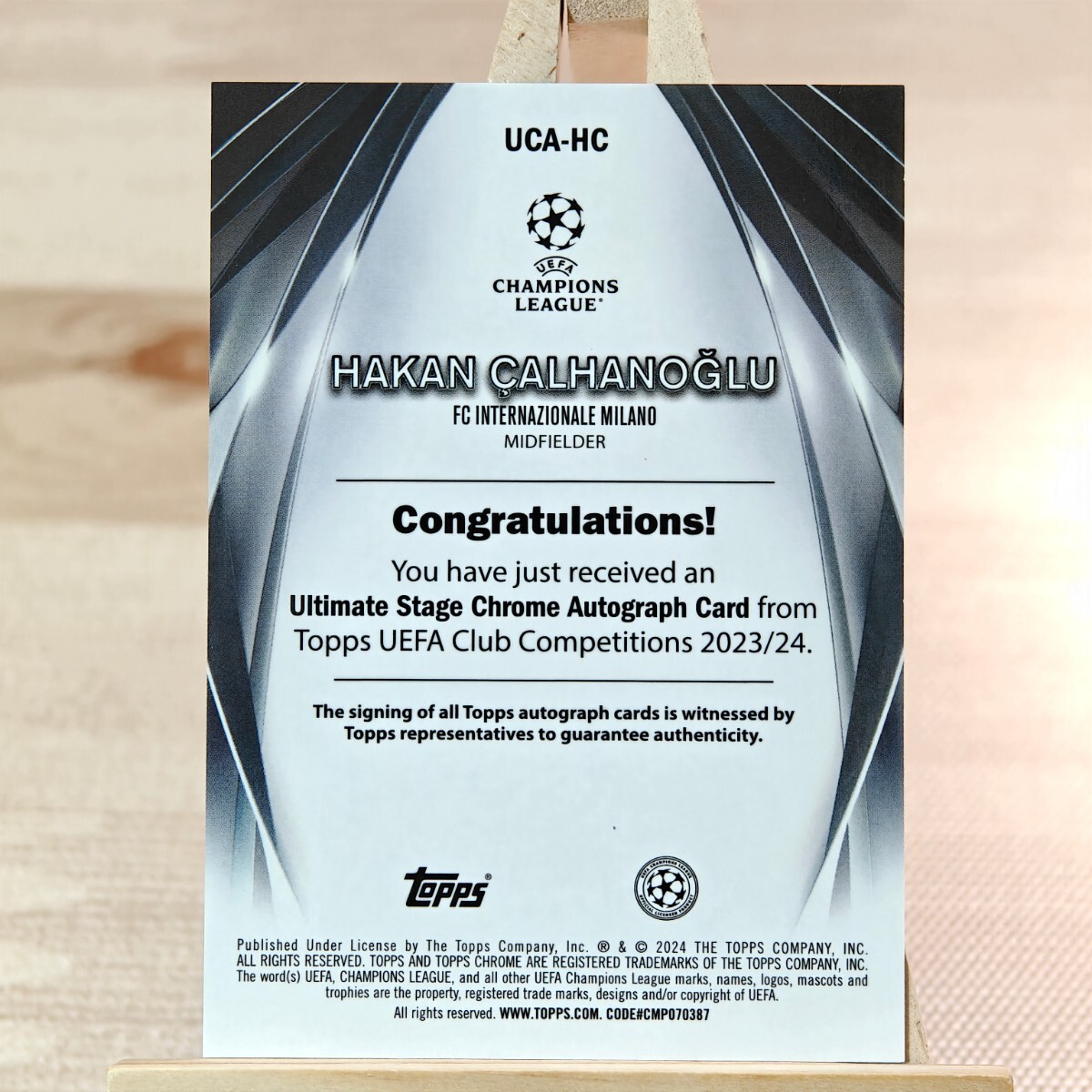 ハカン・チャルハノール 2023-24 Topps UEFA Ultimate Stage Autographs Hakan Calhanoglu Auto インテル 直筆サインカード_画像2