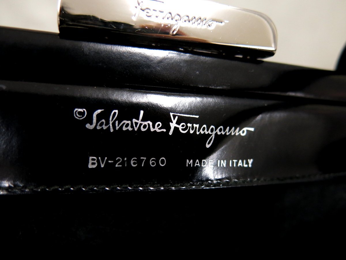 超美品●Salvatore Ferragamo フェラガモ●ロゴ型押し●ビニール エナメル パテント レザー 本革●ショルダー ハンド バッグ●黒●Js46103の画像9