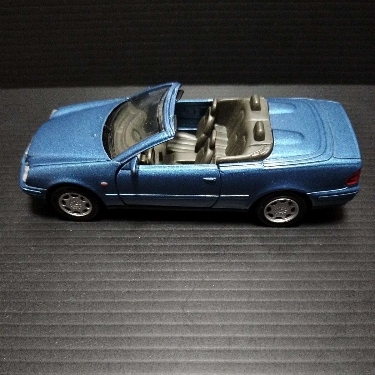 ● WELLY「Mercedes-Benz　CLK230」メルセデス・ベンツ　ミニカー　コンバーチブル　1/43？_画像1