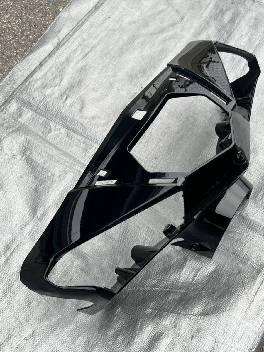 シグナスX 4型 純正アッパーカウル ブラックメタリックXの画像2