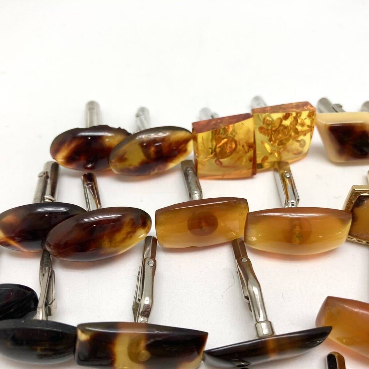 「琥珀・鼈甲カフスおまとめ」a約112.0g コハク こはく アンバー べっ甲 べっこう amber カフス cuffs accessory jewelry CE0 _画像4