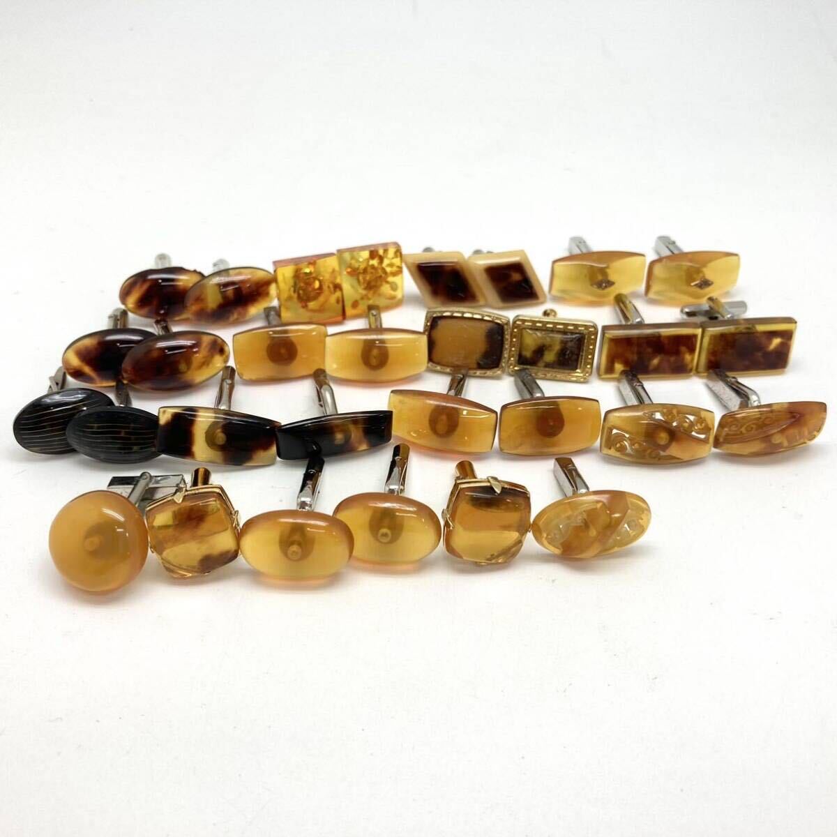 「琥珀・鼈甲カフスおまとめ」a約112.0g コハク こはく アンバー べっ甲 べっこう amber カフス cuffs accessory jewelry CE0 _画像2