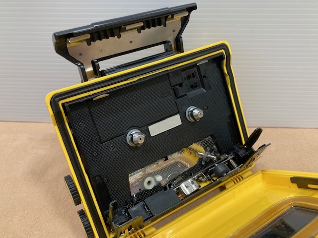 1142* SONY Sony SPORTS WALKMAN FM stereo cassette Walkman WM-F5 yellow body attached case attaching operation not yet verification junk 
