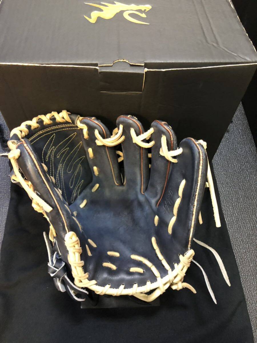 中古美品 リュウ GLOVE STUDIO RYU 軟式 オーダー 特注品 野球 草野球  ベースボール  投手用グローブ ピッチャー  右投げ の画像3