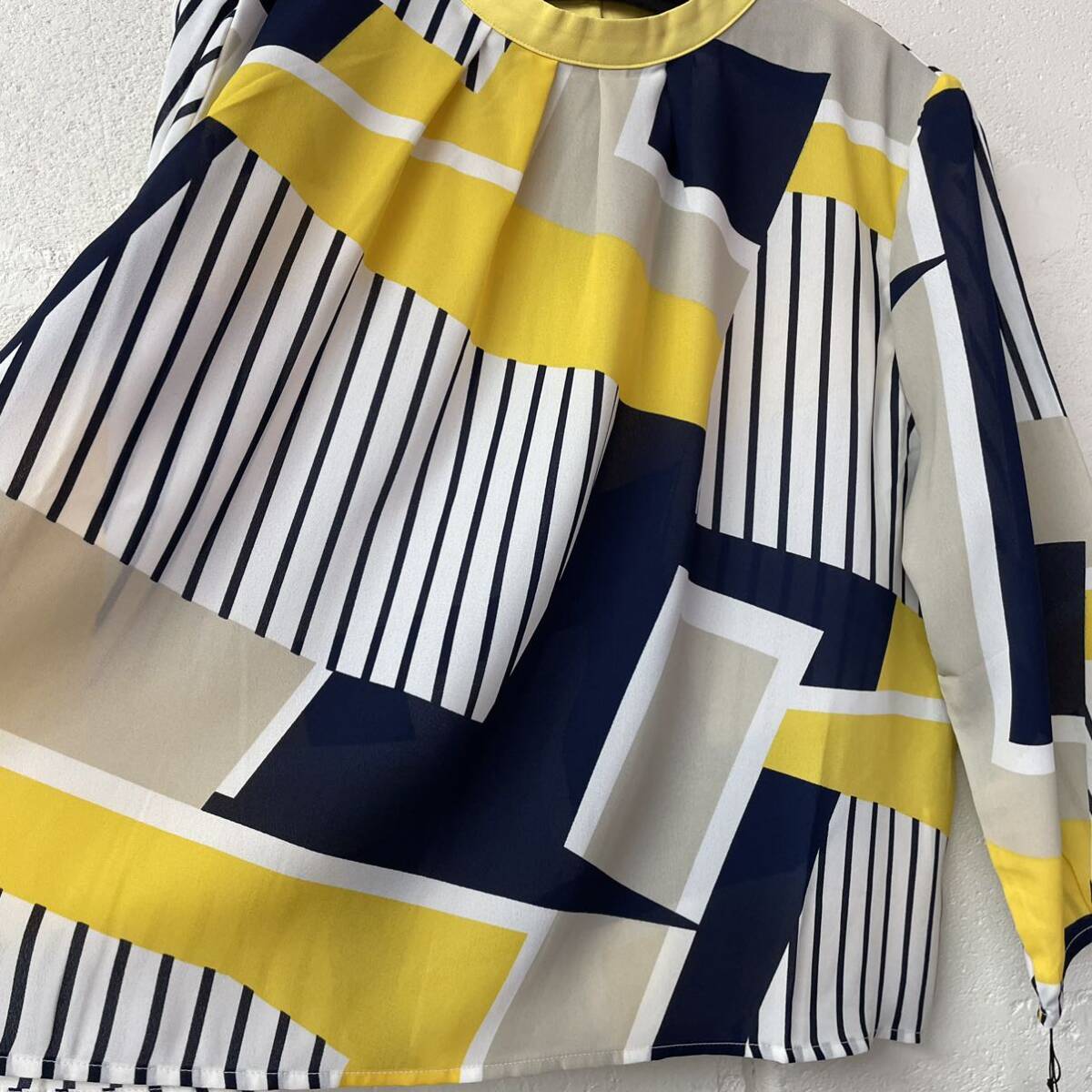 LL size . what pattern print blouse cut and sewn yellow color 