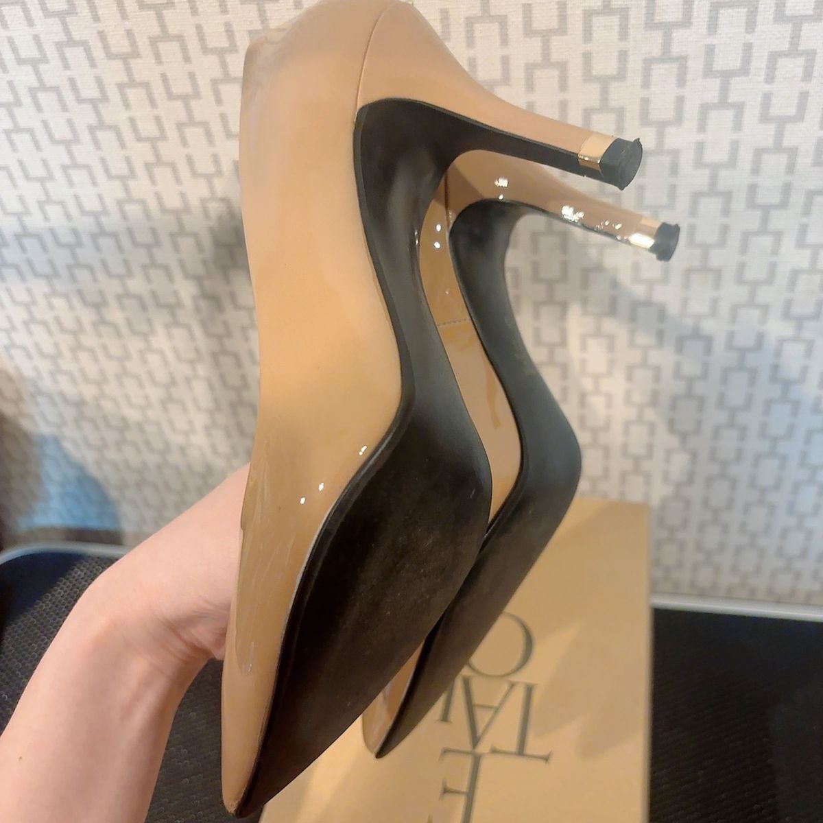 ダイアナ　ポインテッドトゥエナメルパンプス　23cm