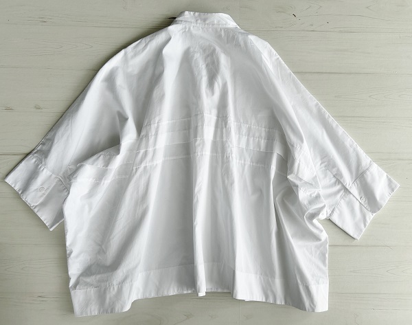 新品+J UNIQLO　ジルサンダー 　スーピマコットンドルマンスリーブシャツ　大きいサイズXXL（15・17号）白　ホワイト_バックスタイルです。