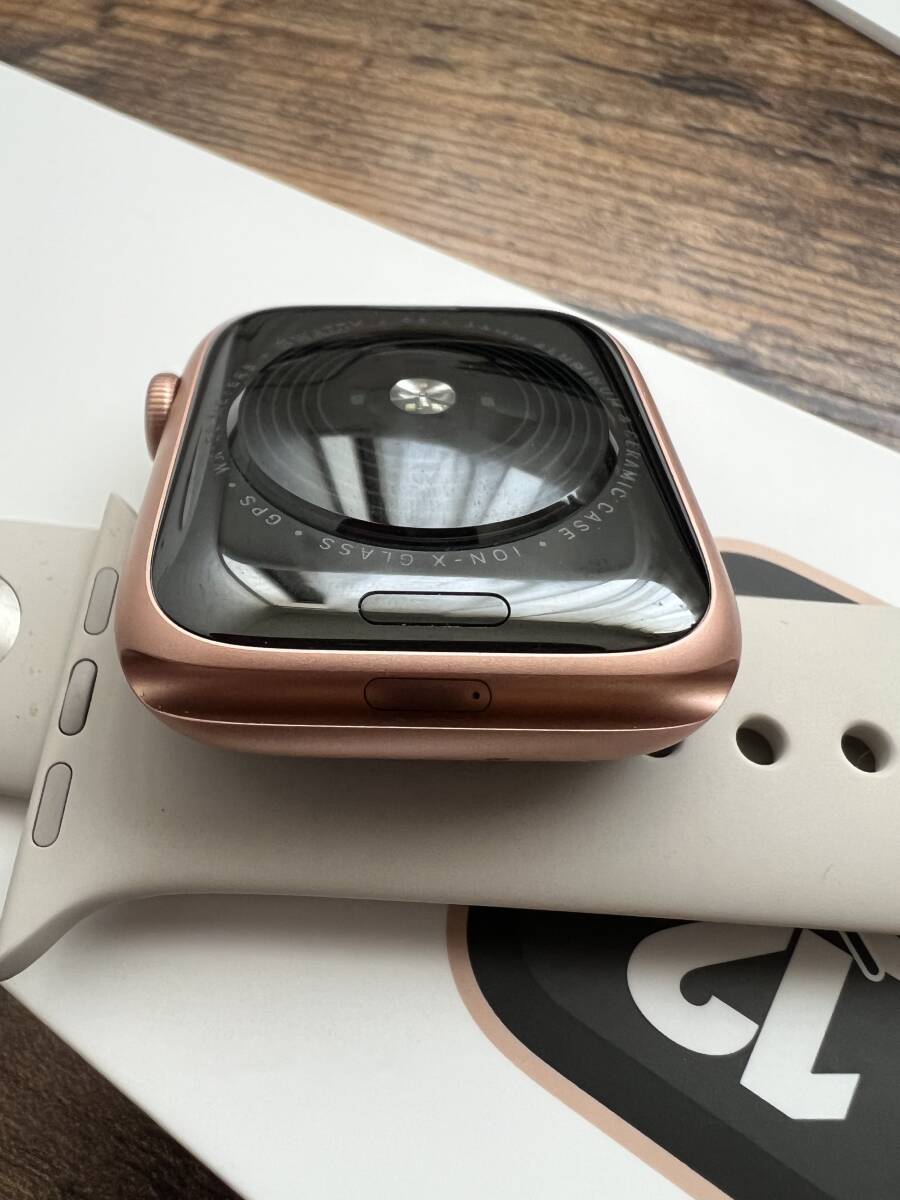 ★★バッテリー100% Apple/アップル Apple Watch アップルウォッチ SE 44mm GPSモデル ゴールドアルミニウムケース スターライト★★の画像8