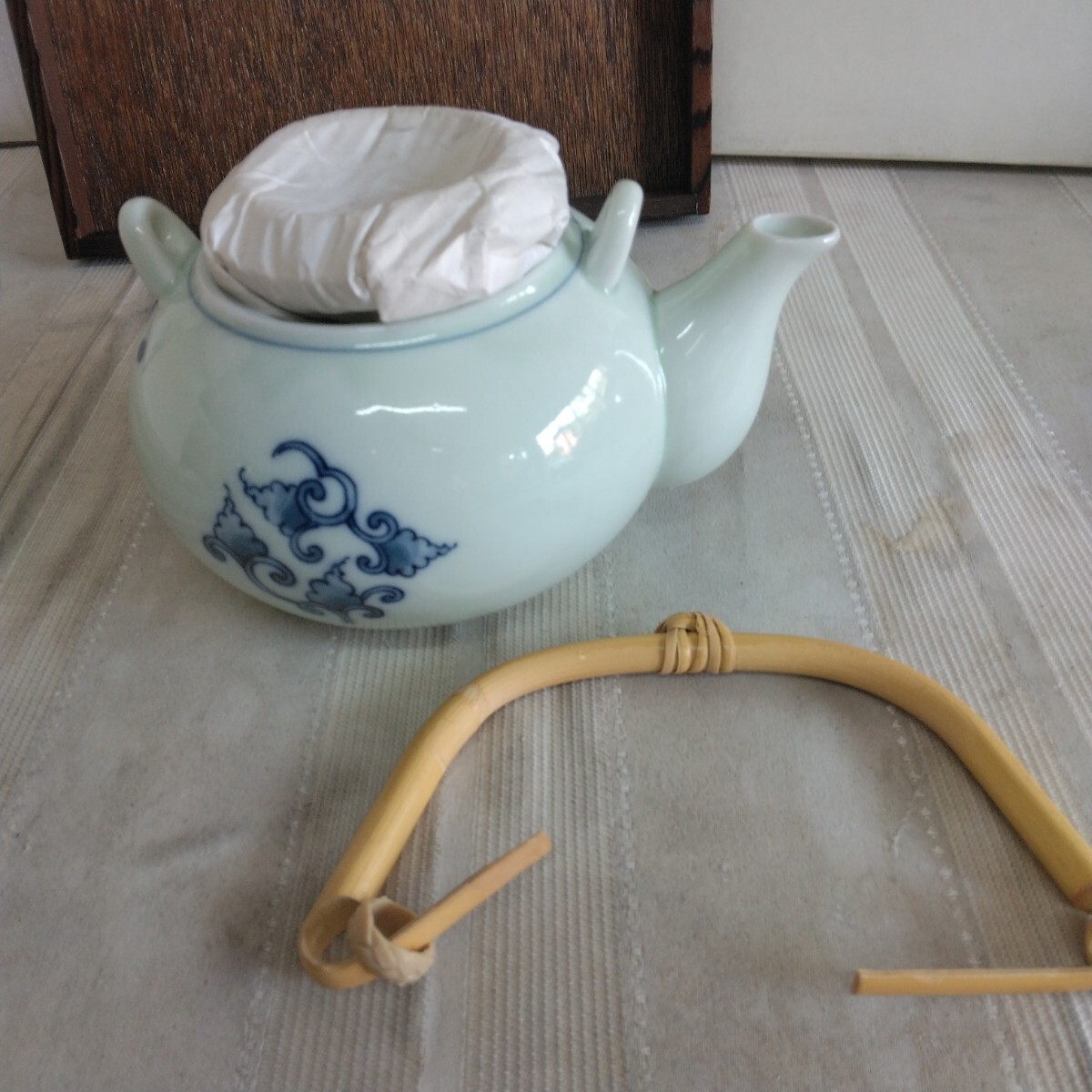 美品【 翠泉 】土瓶茶器 木製 盆付き ペルシャ紋 急須 蓋付き湯呑 5客セット 和食器 茶器セット_画像5