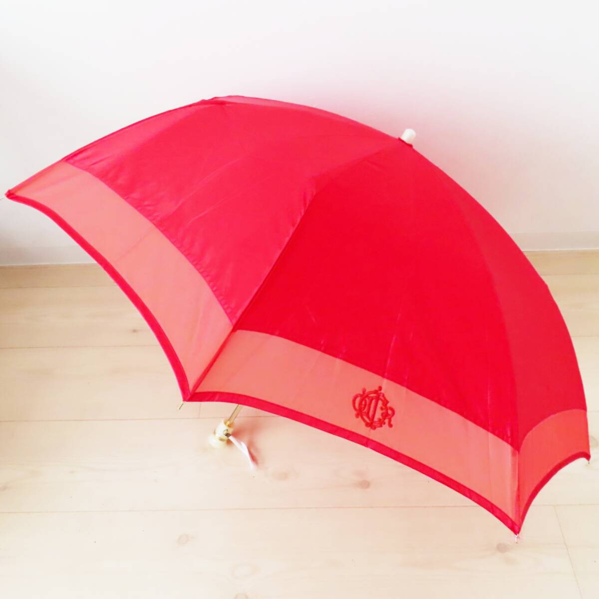 M05 Christian Dior クリスチャンディオール ロゴ 折りたたみ傘 雨傘 レッド_画像1