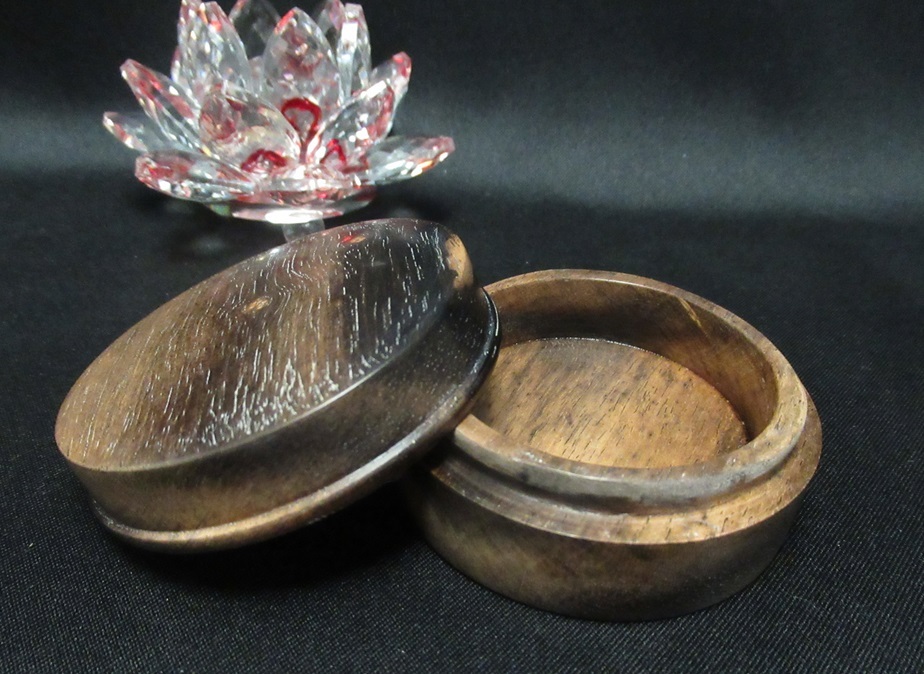 川本仏壇店「黒柿製/香合/2寸2分/ワンタッチ式」直径約6.6cm 川本仏壇店「黒柿製/香合/2寸2分/ワンタッチ式」直径約6.6cm