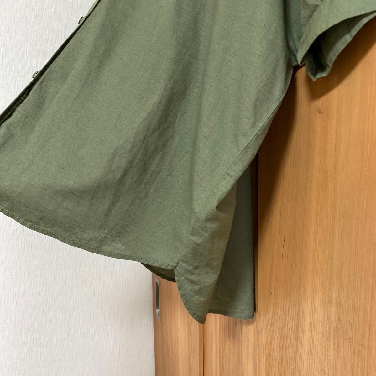 Studio clip 麻混　袖タックビッグシャツ　ブラウス　カーキ 横幅ゆったり 体型カバー　緑 リネン
