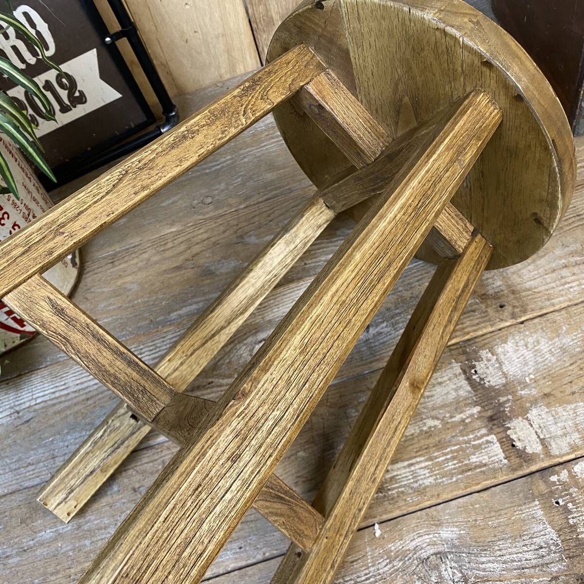 送料無料、天然木無垢材ミンディ丸スツール椅子木製インドネシアミンディ材ナチュラルウッド木製イス、木目レトロモダンチェアの画像5