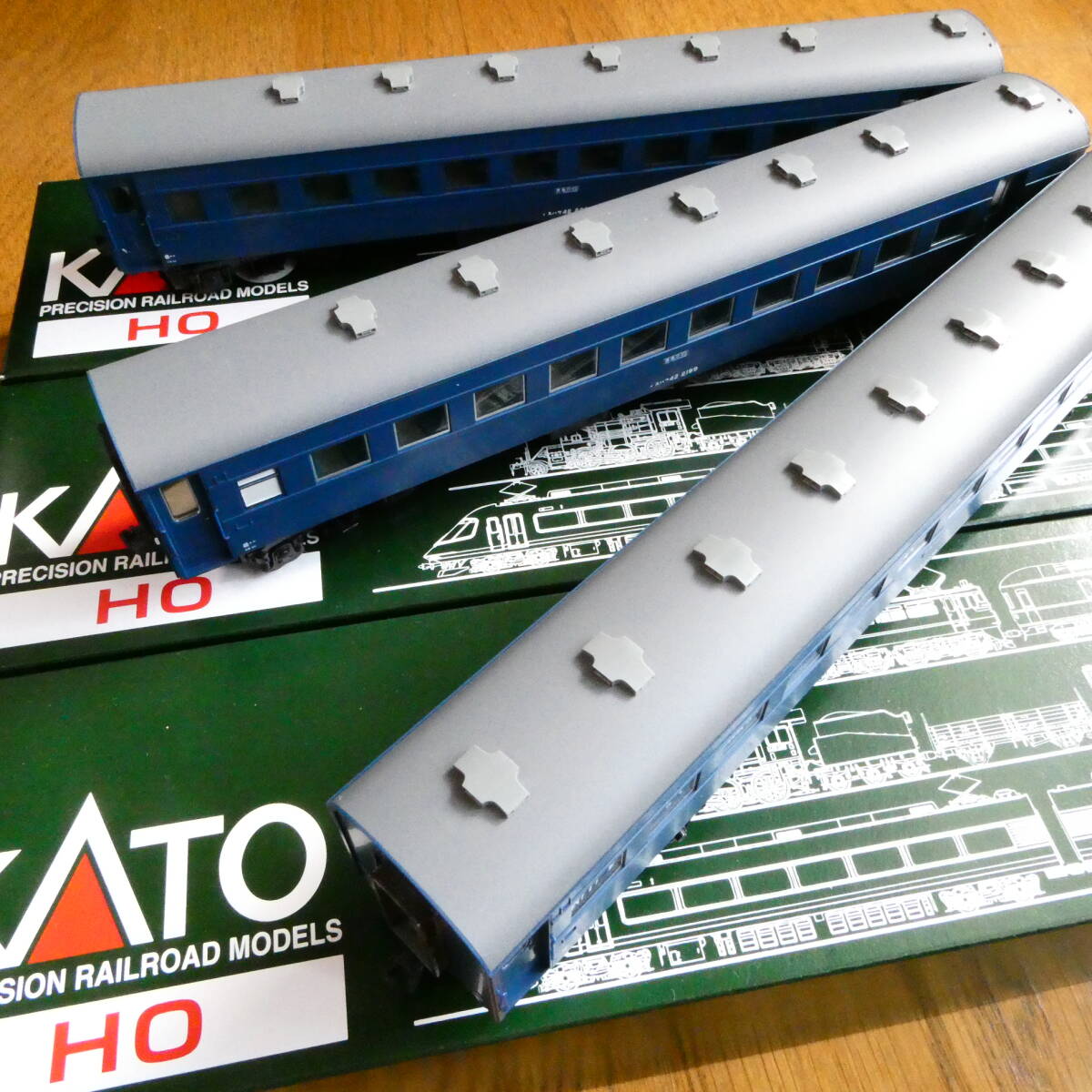 # used HO gauge #KATO# old model passenger car 3 both set #s is f42( product number 1-507)+s is f42 modified equipment shape ( product number 1-552)+o is 47 modified equipment shape ( product number 1-553)