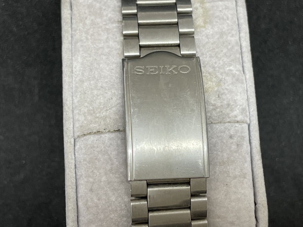 【稼働品】SEIKO 5 セイコー ファイブ 7009-876A 黒文字盤 自動巻き AUTOMATIC シルバー ステンレススチール 腕時計 黒文字盤 デイデイト_画像4