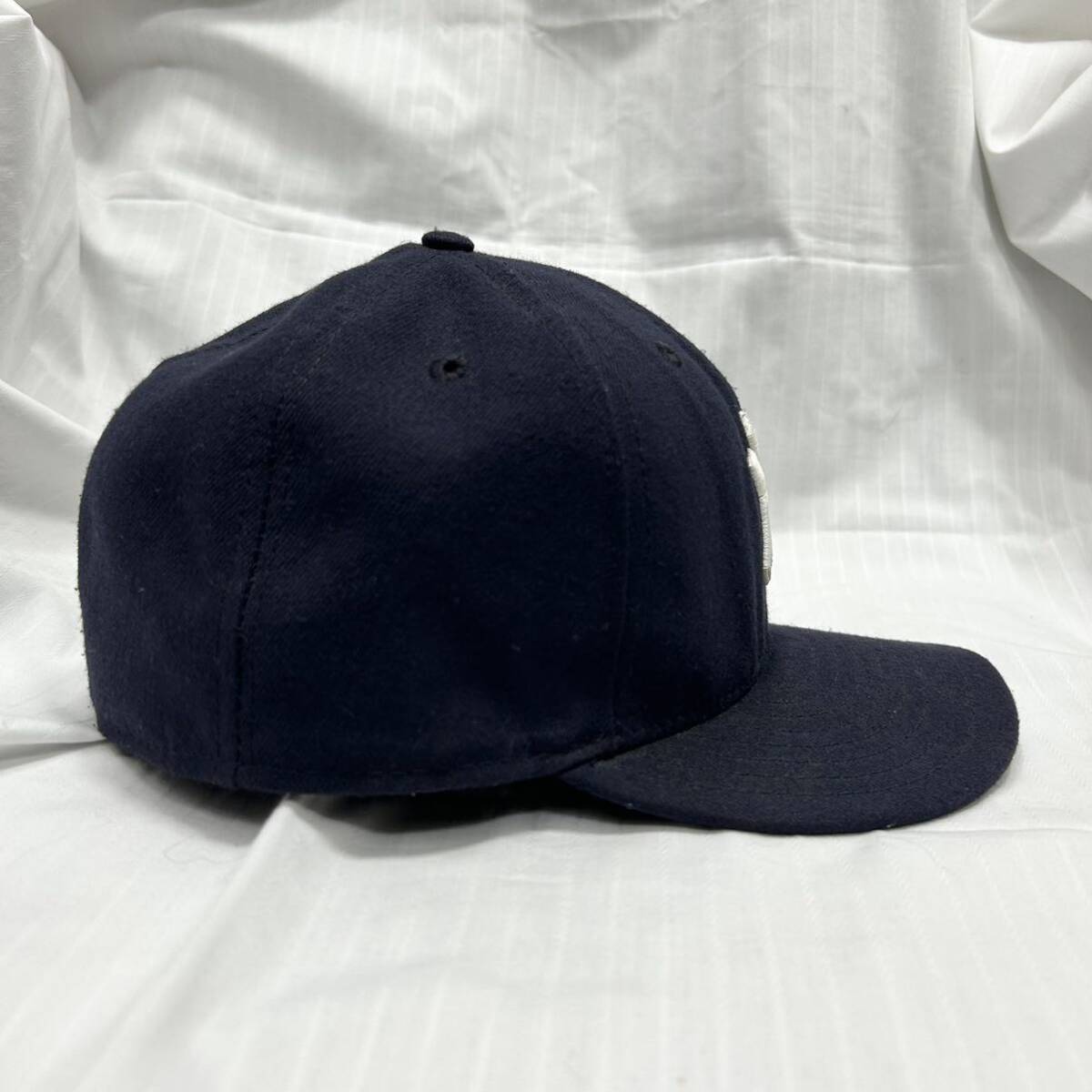 ニューエラ NEW ERA キャップ 帽子 ニューヨーク ヤンキース ネイビー 59FIFTY YANKEES 7 1/2 紺色　色褪せあり　中古品　刺繍に汚れあり_画像3