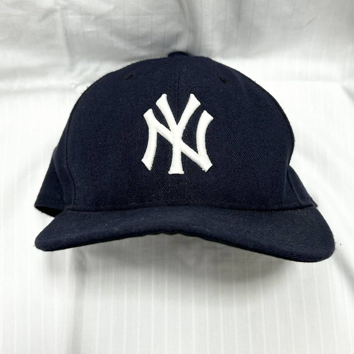 ニューエラ NEW ERA キャップ 帽子 ニューヨーク ヤンキース ネイビー 59FIFTY YANKEES 7 1/2 紺色　色褪せあり　中古品　刺繍に汚れあり_画像9